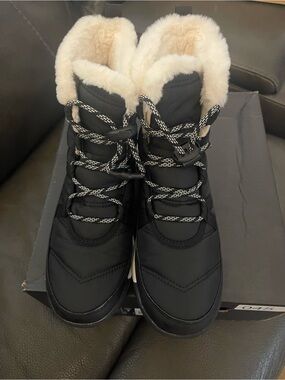 Sorel Women’s Whitney II Short Lace Waterproof Boot size 7